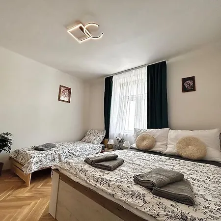 Newapt Next To Wenceslas Square شقة *