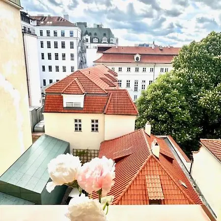Newapt Next To Wenceslas Square شقة *
