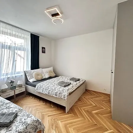 Newapt Next To Wenceslas Square شقة *